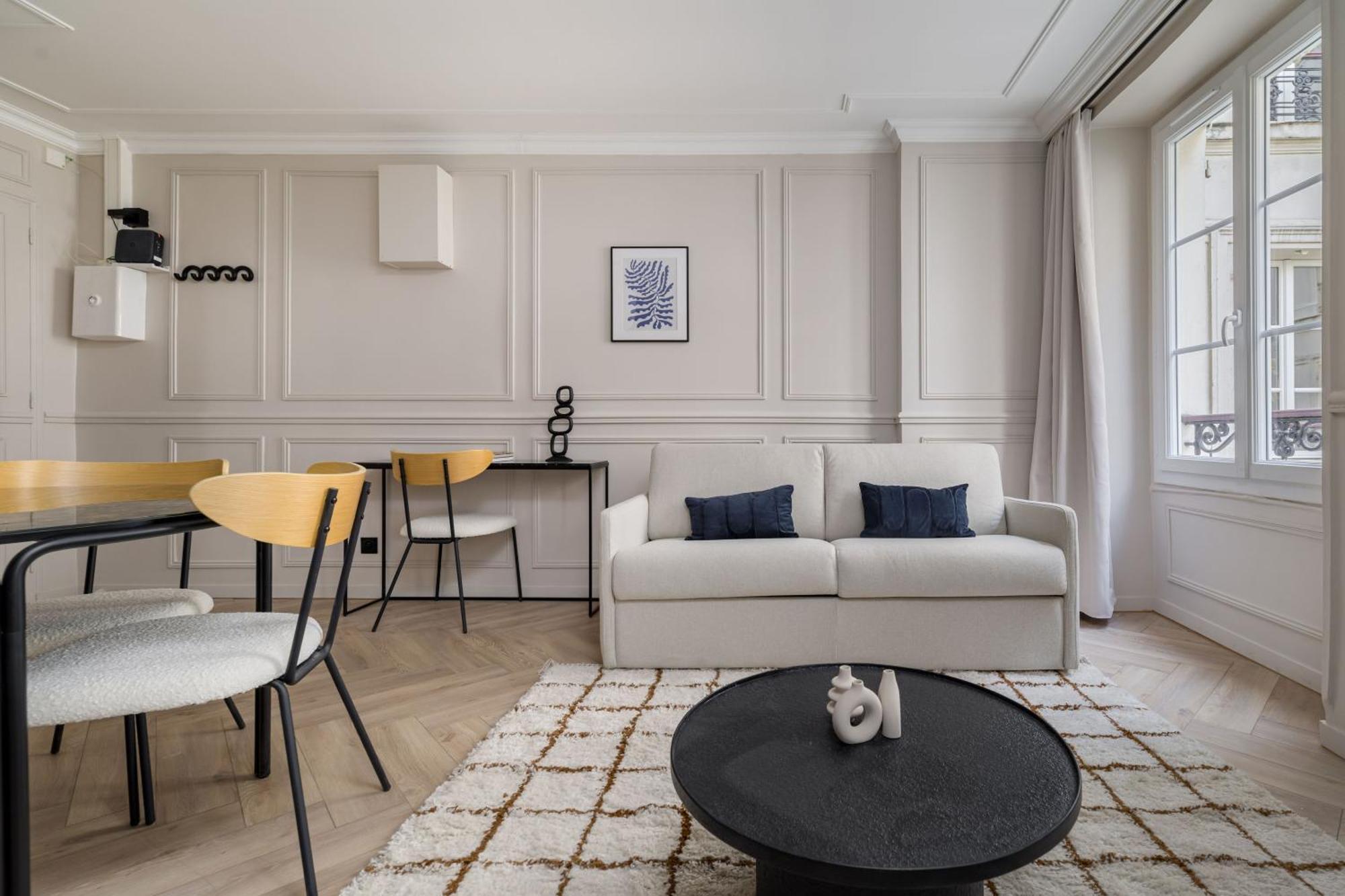 Poetic Stay - Saint Lazare Париж Экстерьер фото